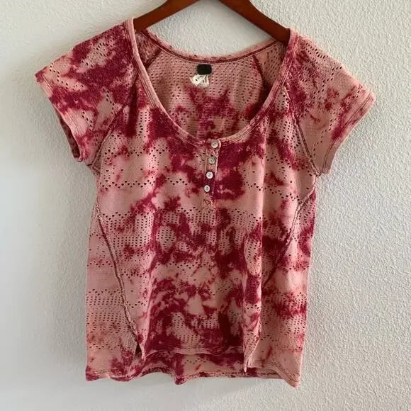 Free People We the Free Quarter Button Red Pink Tie Dye Top Small - Picture 1 of 6